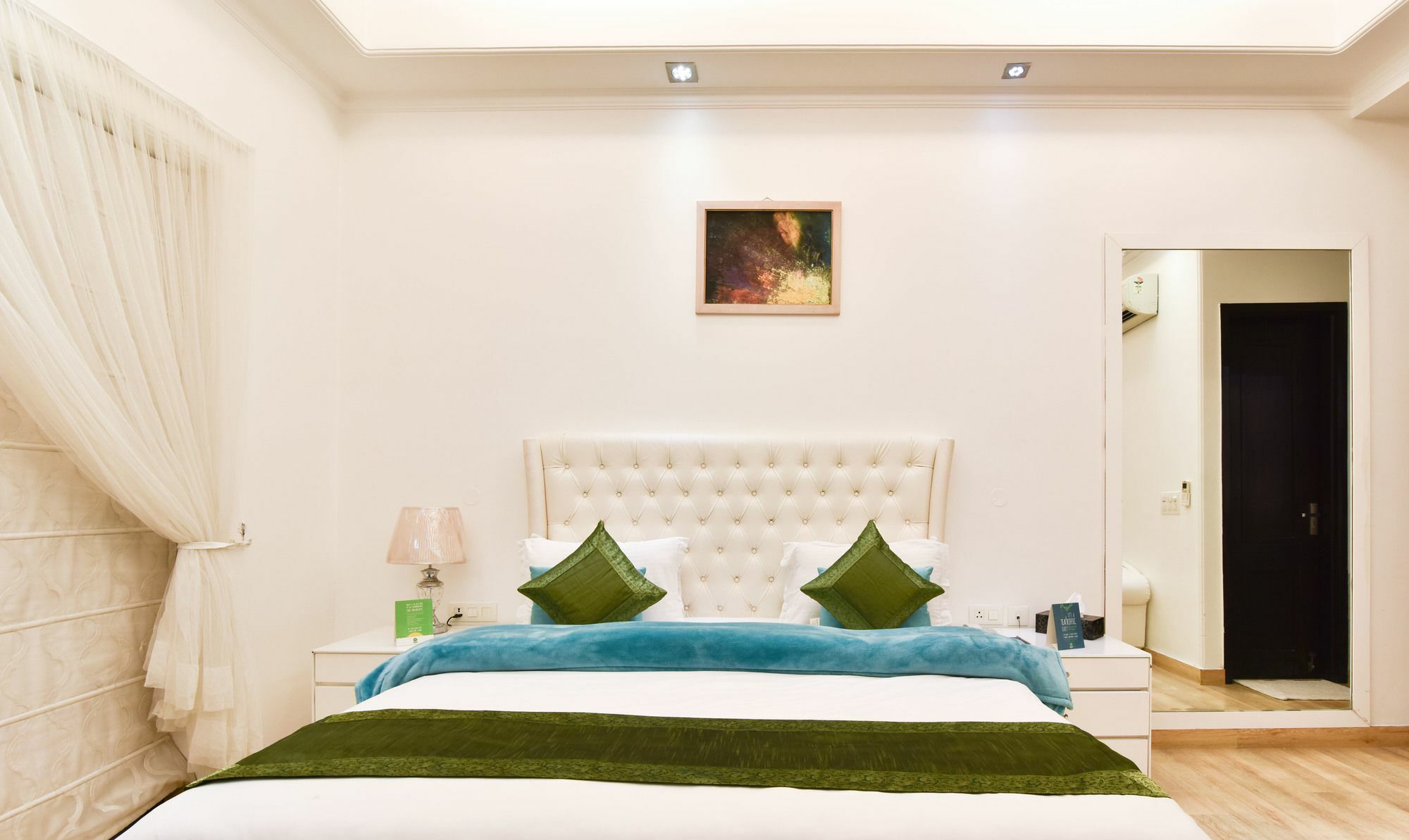 Hotel Treebo Trend The G8 Sector 39 Noida Exterior foto