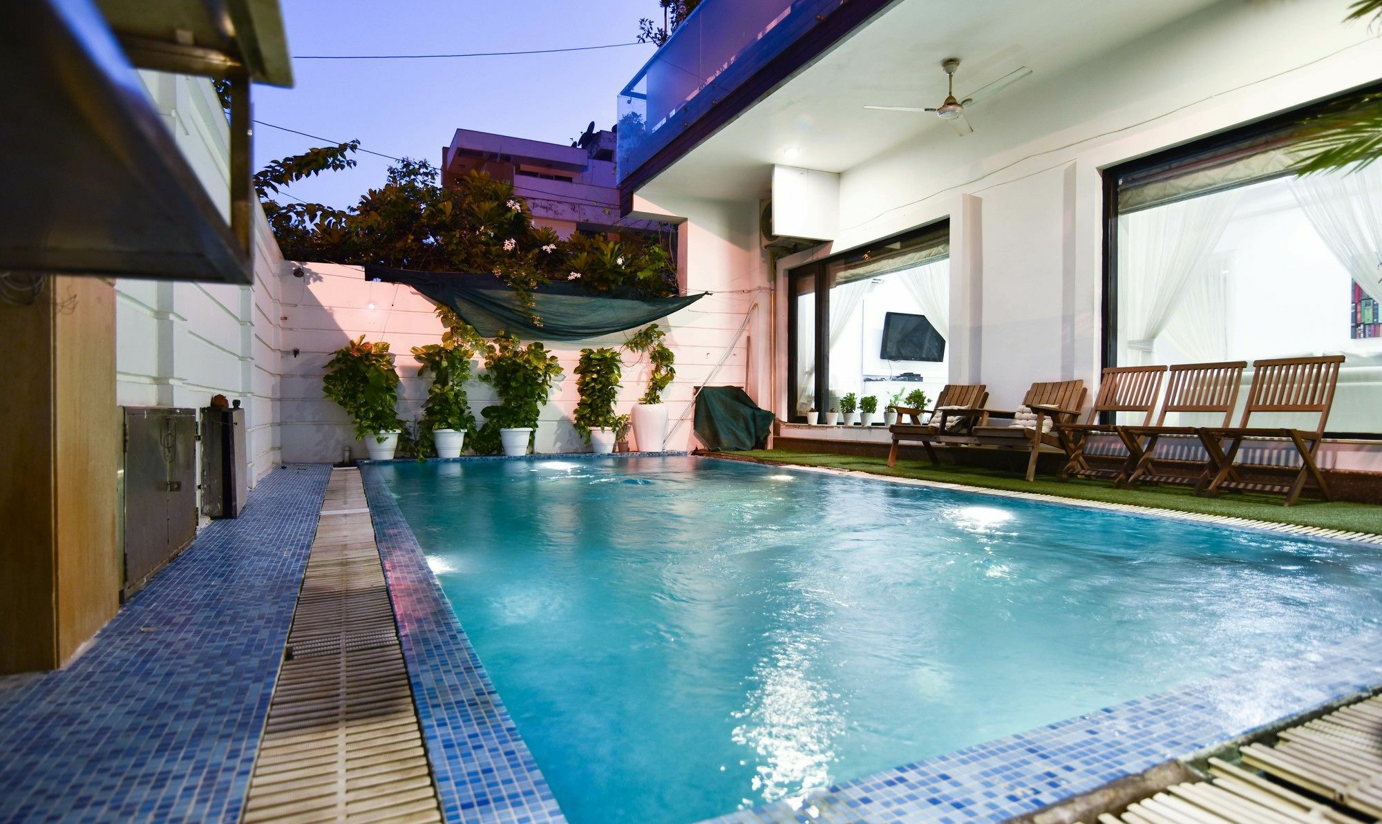 Hotel Treebo Trend The G8 Sector 39 Noida Exterior foto