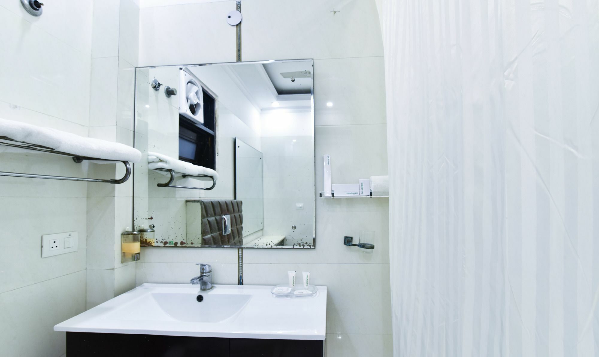 Hotel Treebo Trend The G8 Sector 39 Noida Exterior foto